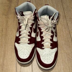 W Nike Dunk High “Team Red”